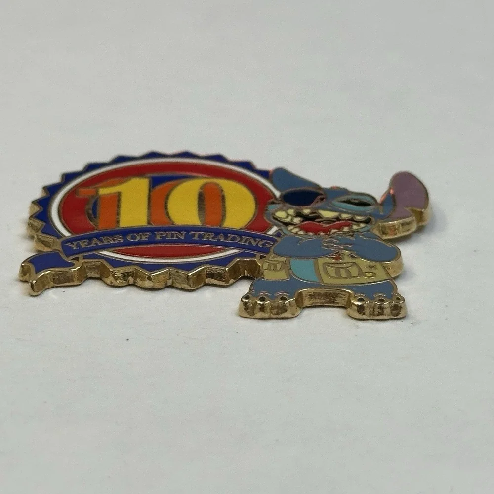 🌀 2009 Stitch 10 Years of Pin Trading – Limited‎ Edition of 2000